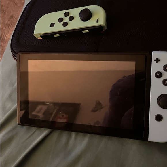 Nintendo Switch with Mint Green and Black Joy-Cons - Picture 5 of 5